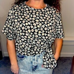 Vintage Bentley Black Floral Short Sleeve Blouse Round Neckline Size Large